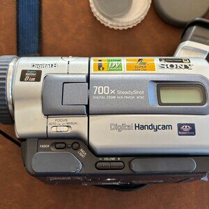 Sony Digital Handycam DCR-TRV530 – 700x Zoom • SteadyShot • Works Great